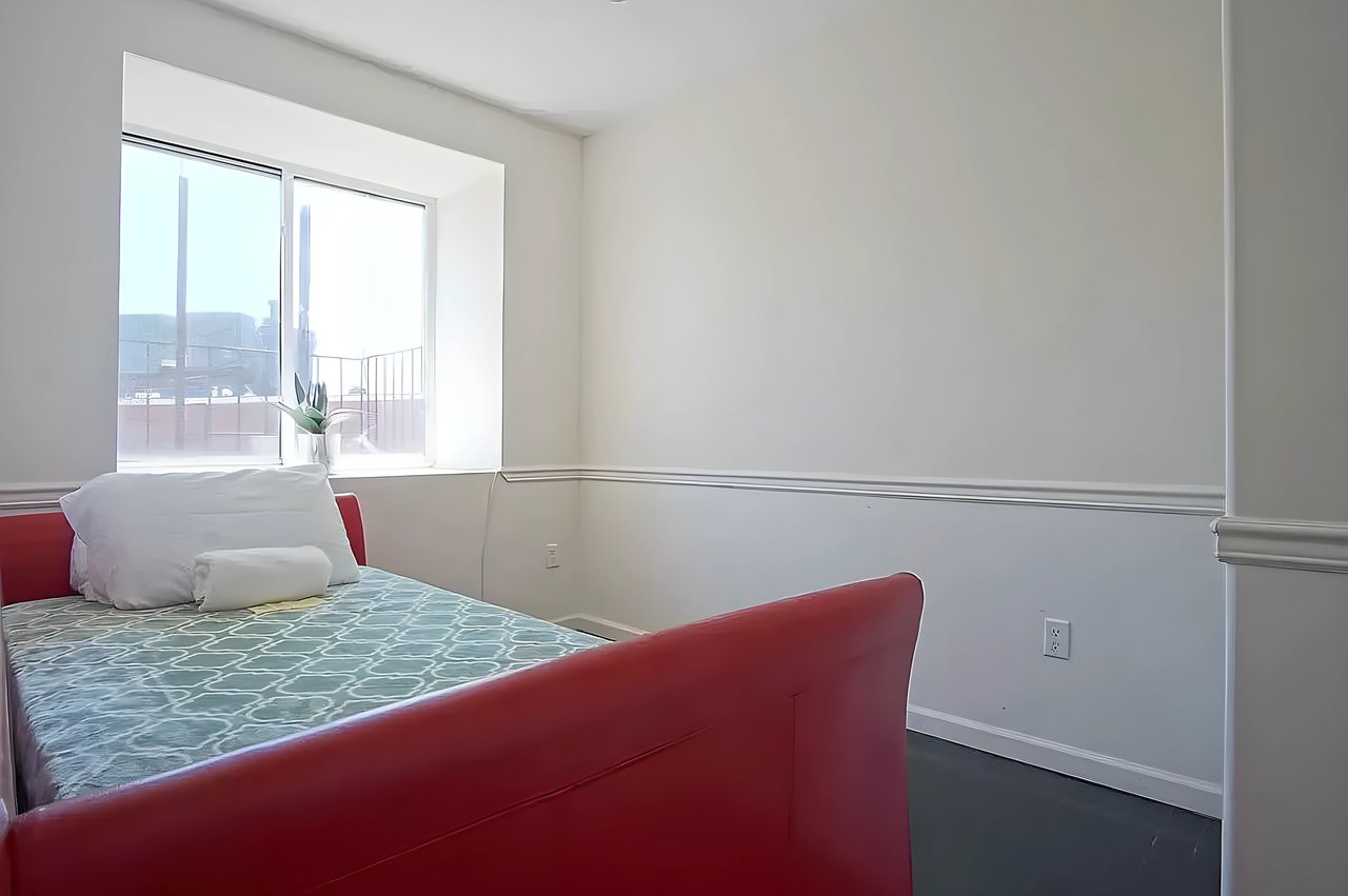 438 Wilson Ave 2L