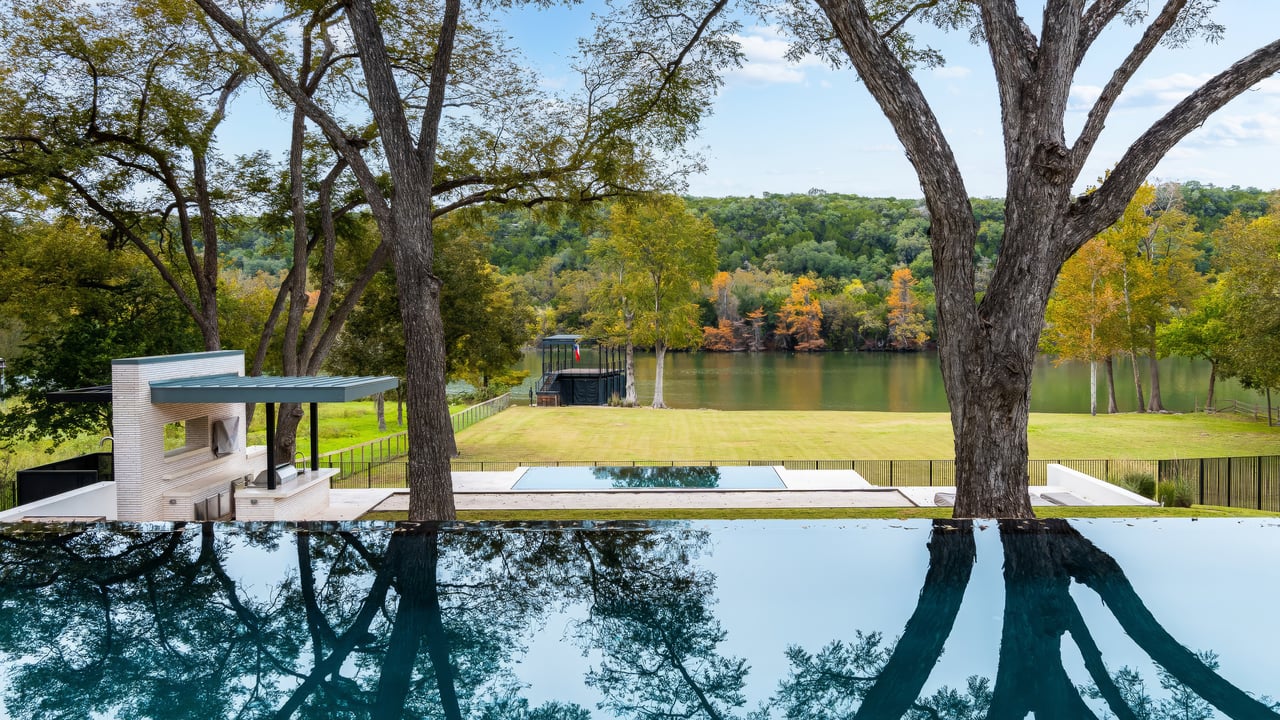 702 N Commons Ford Road