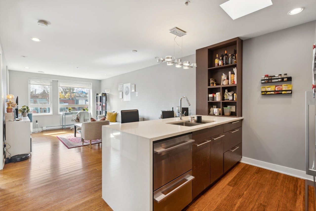 2481 Waterloo St, #403