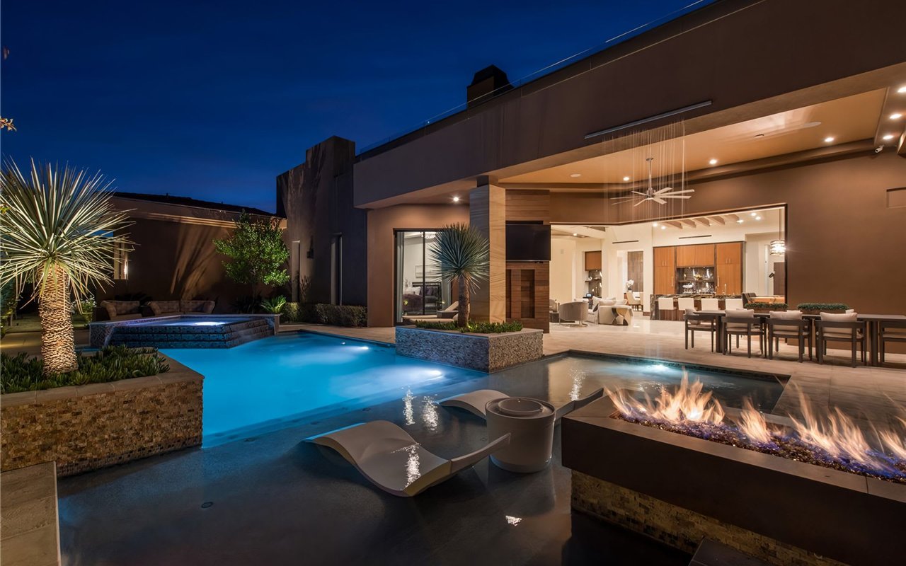 A Haven for High Rollers: How Las Vegas Luxury Real Estate Attracts the Elite