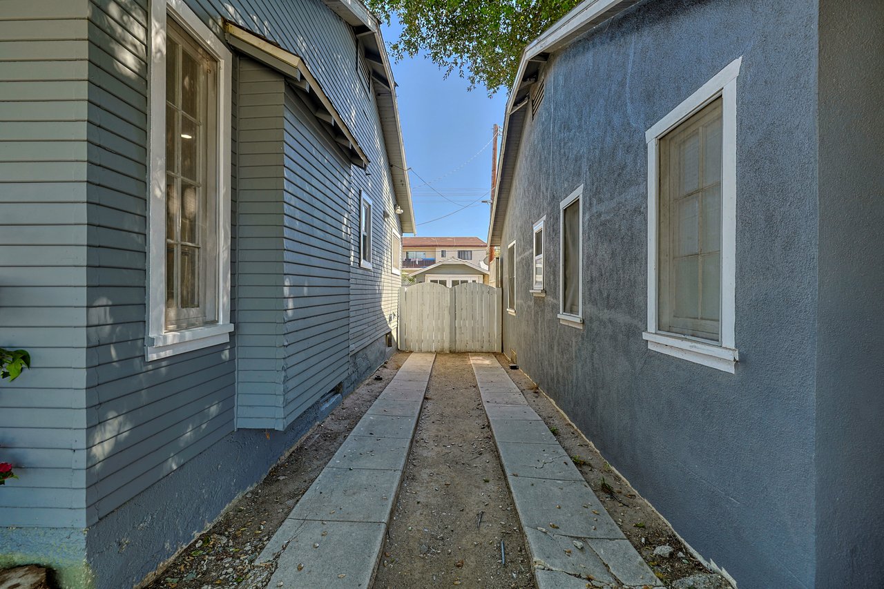 512 E Tujunga Ave