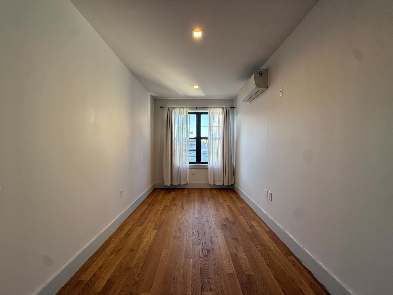 241 Scholes St 2R