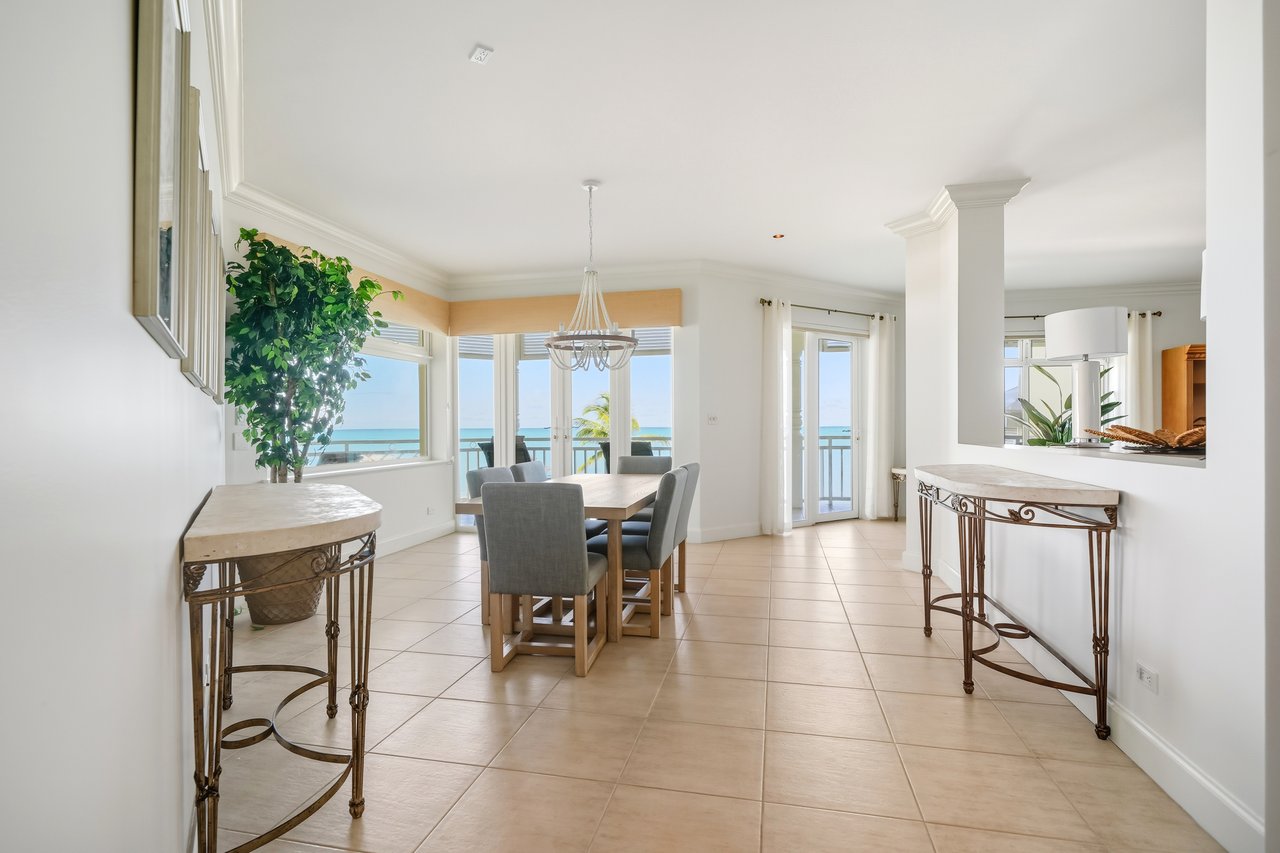 207 Beach Manor, Bayroc