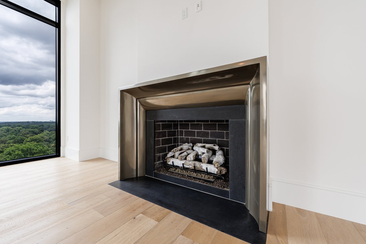 2425 Peachtree Road Unit 1806