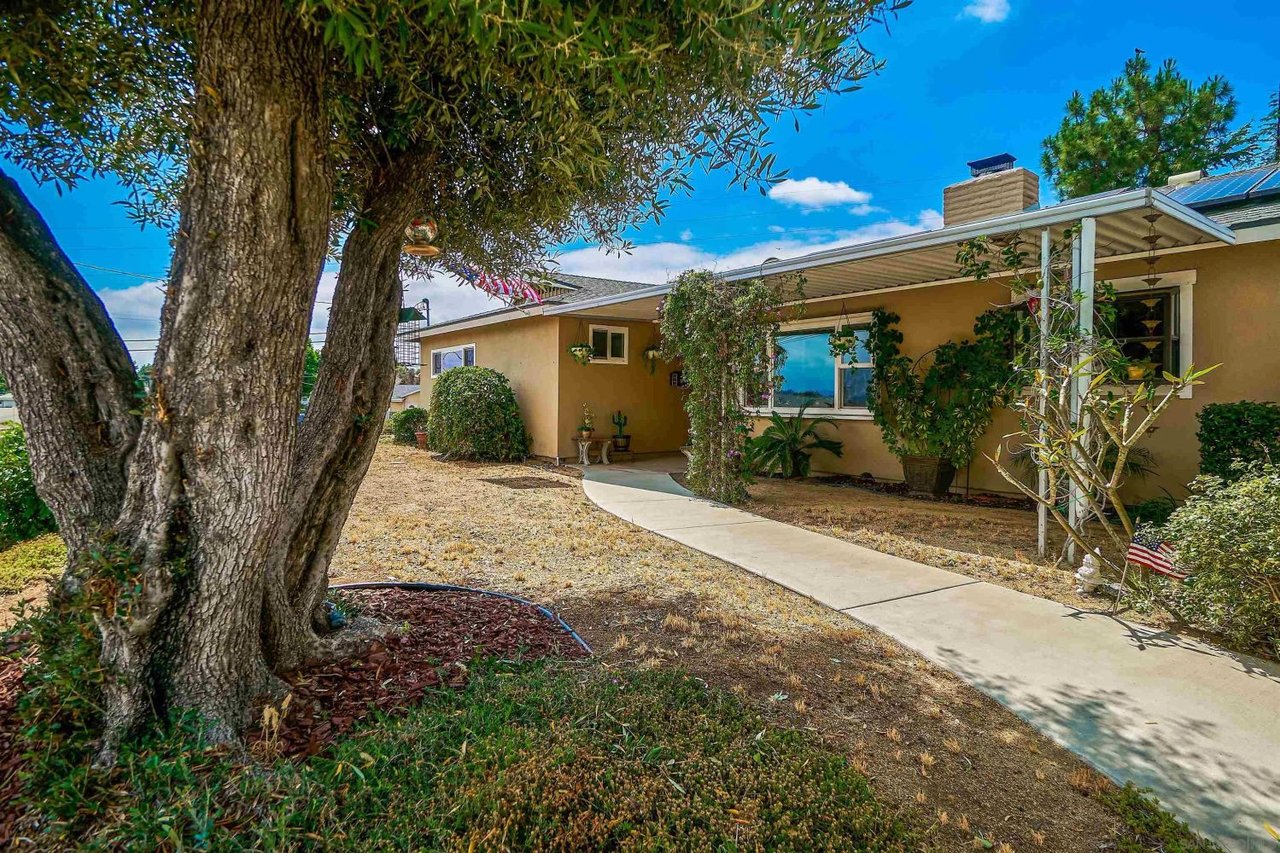 1400 Country Crest Dr