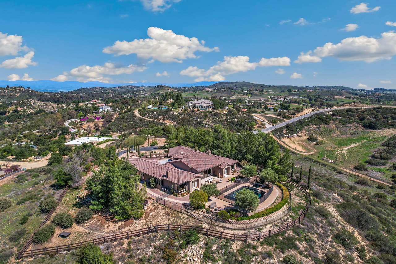 38355 Vista Del Bosque