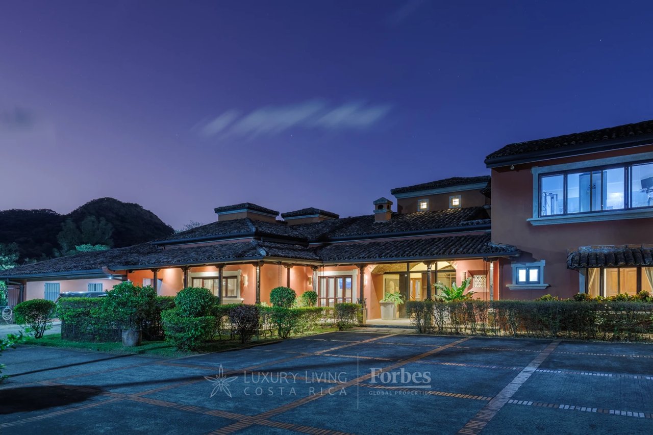 19759 - Architectural Hacienda Style Luxury Villa inTranquil Natural Oasis