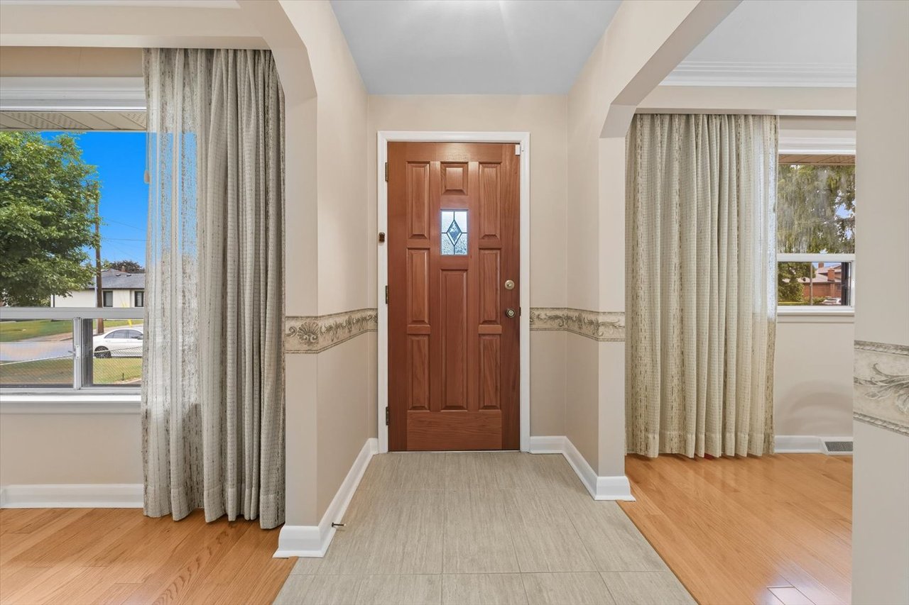 6 Berryton Ave