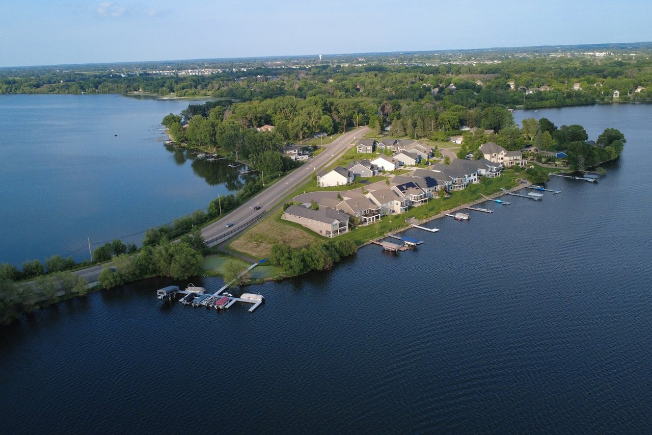 JUST LISTED: THE LAST LOT IN BAYVIEW VILLAS ON CENTERVILLE LAKE