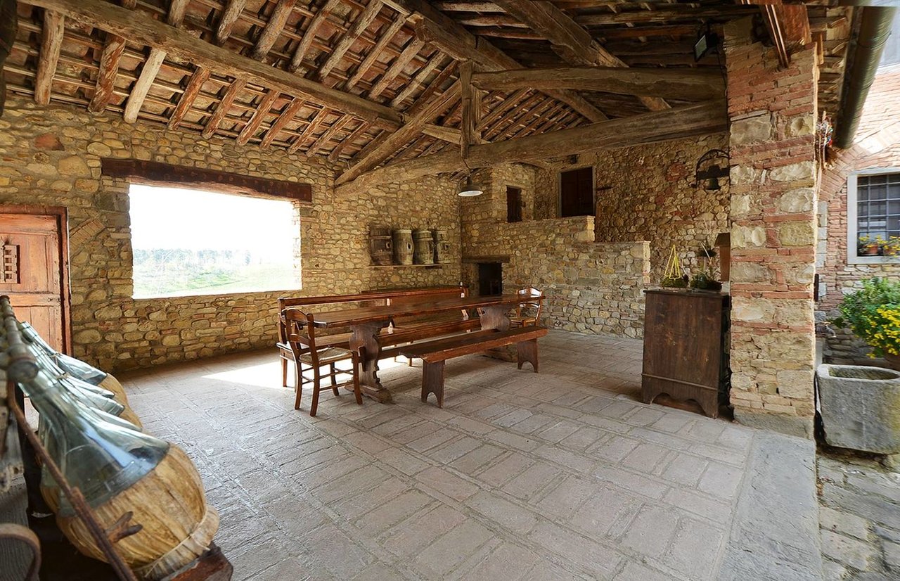 Prestigious and Historic Country House with Pool
