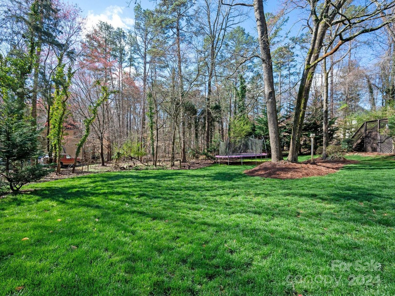 2324 Wedgewood Dr