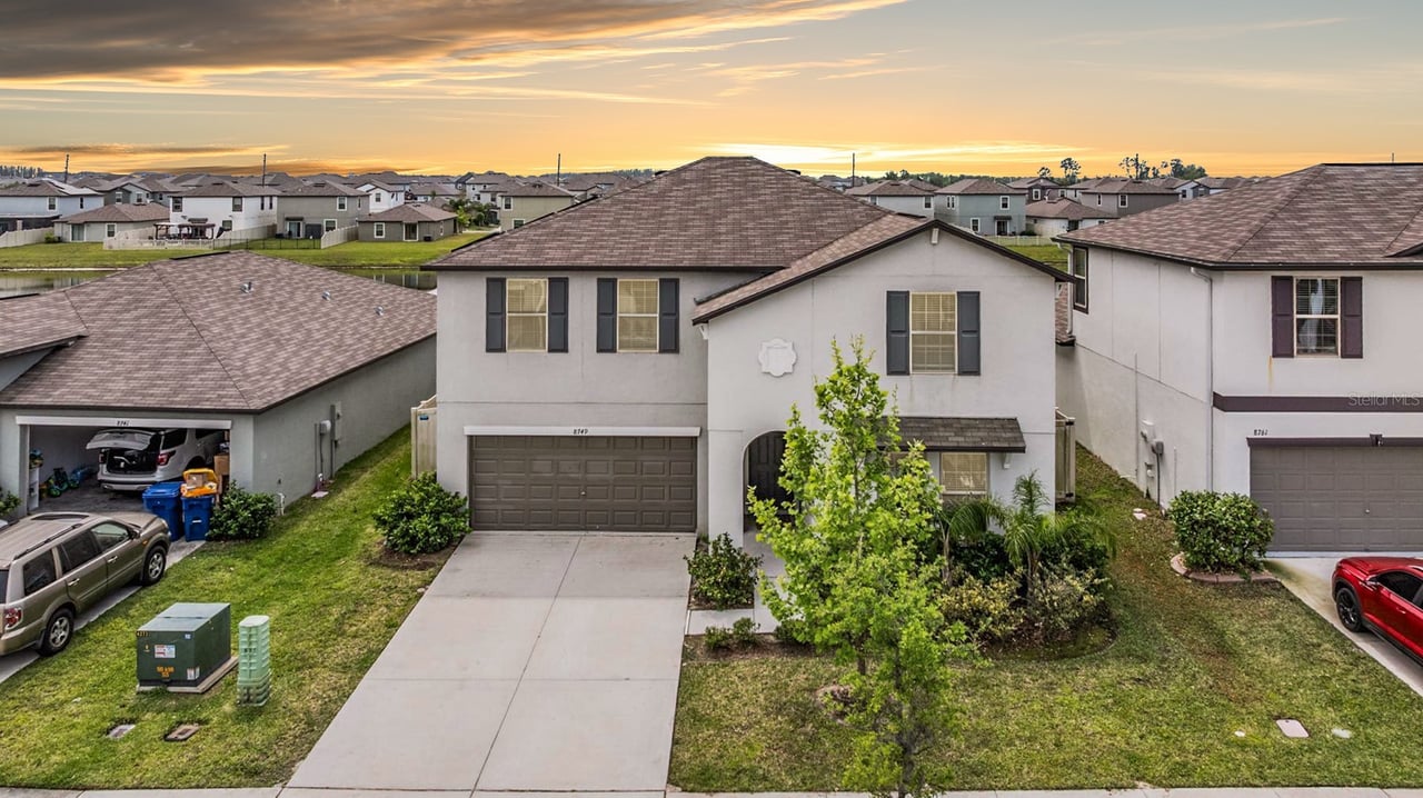 Solar-Powered Dream Home in Epperson Lagoon – 6 Beds + Florida Room!