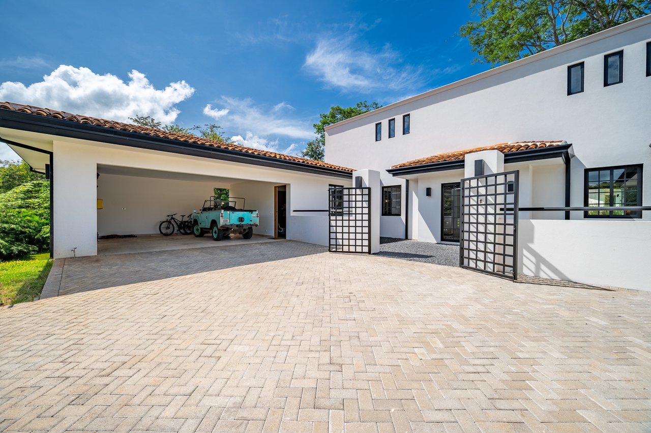 Casa Canto del Agua | Luxury 7-Bedroom Villa with Two Guest Apartments in Hacienda Pinilla’s Reserva de Golf