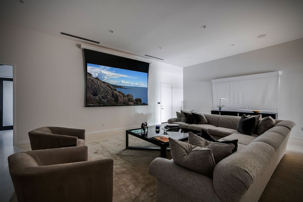 16167 Royal Oak Rd, Encino