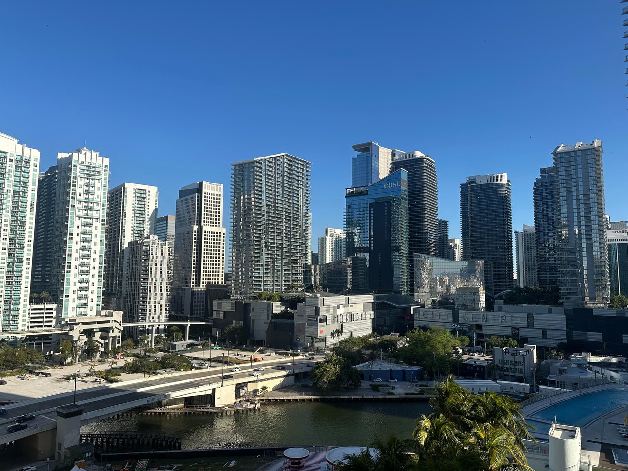 90 SW 3rd St #1702 Miami, FL 33130