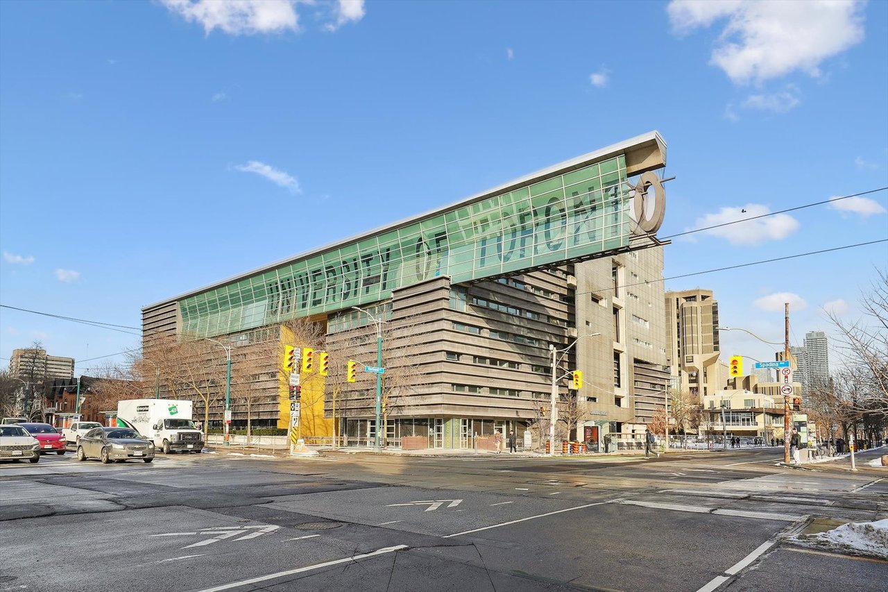 290 Bathurst St