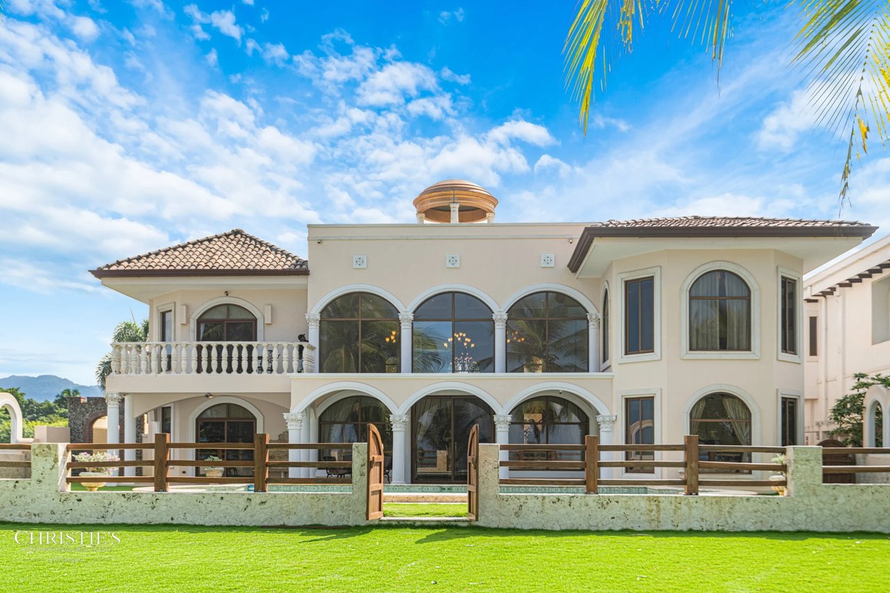 Hermosa Villa Beachfront Estate