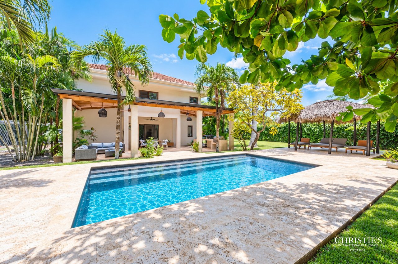 Casa Rosa | A Seaside Escape with a detached Casita in Playa Avellanas
