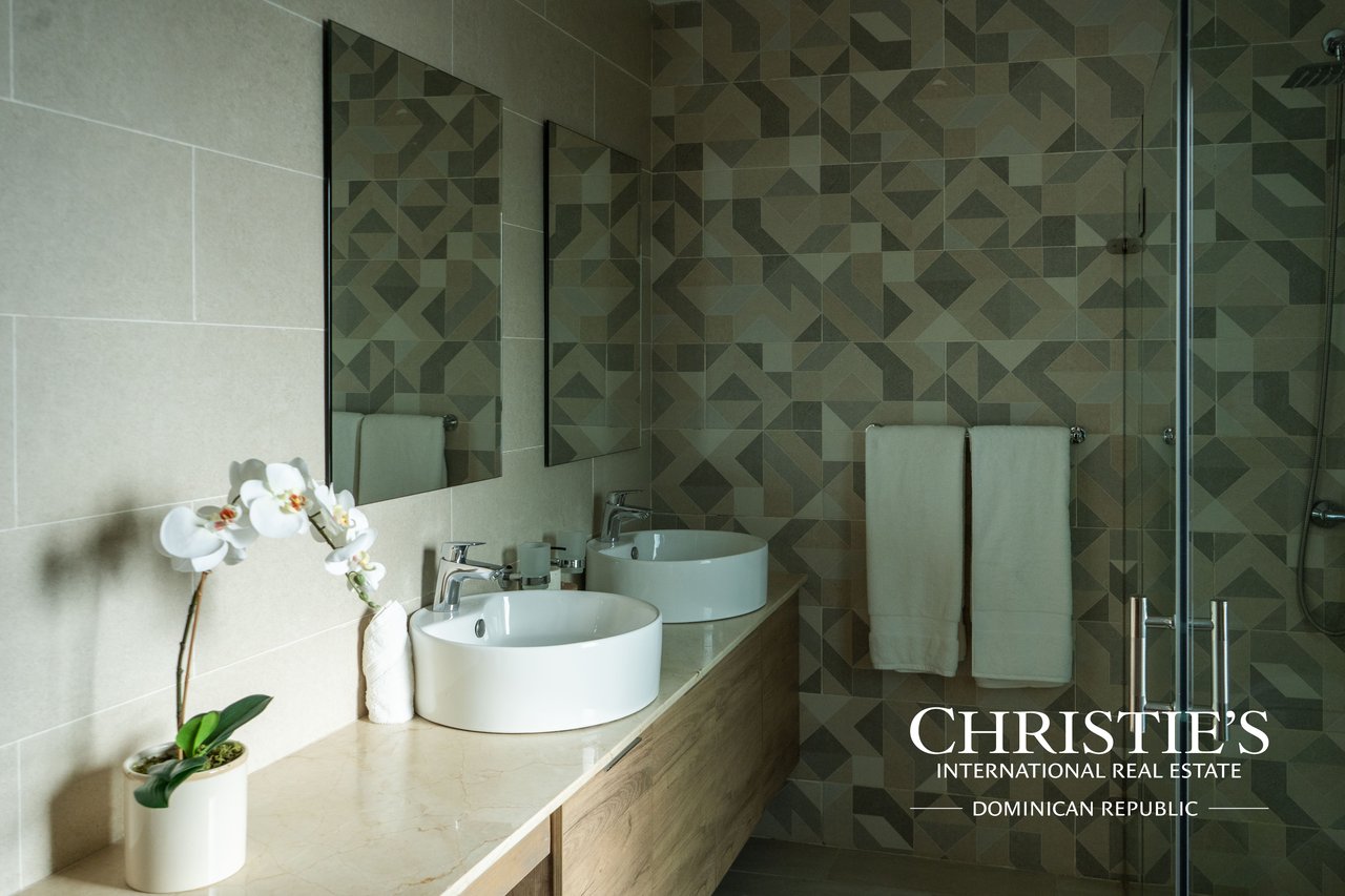 Sunrise Penthouse, Terrenas