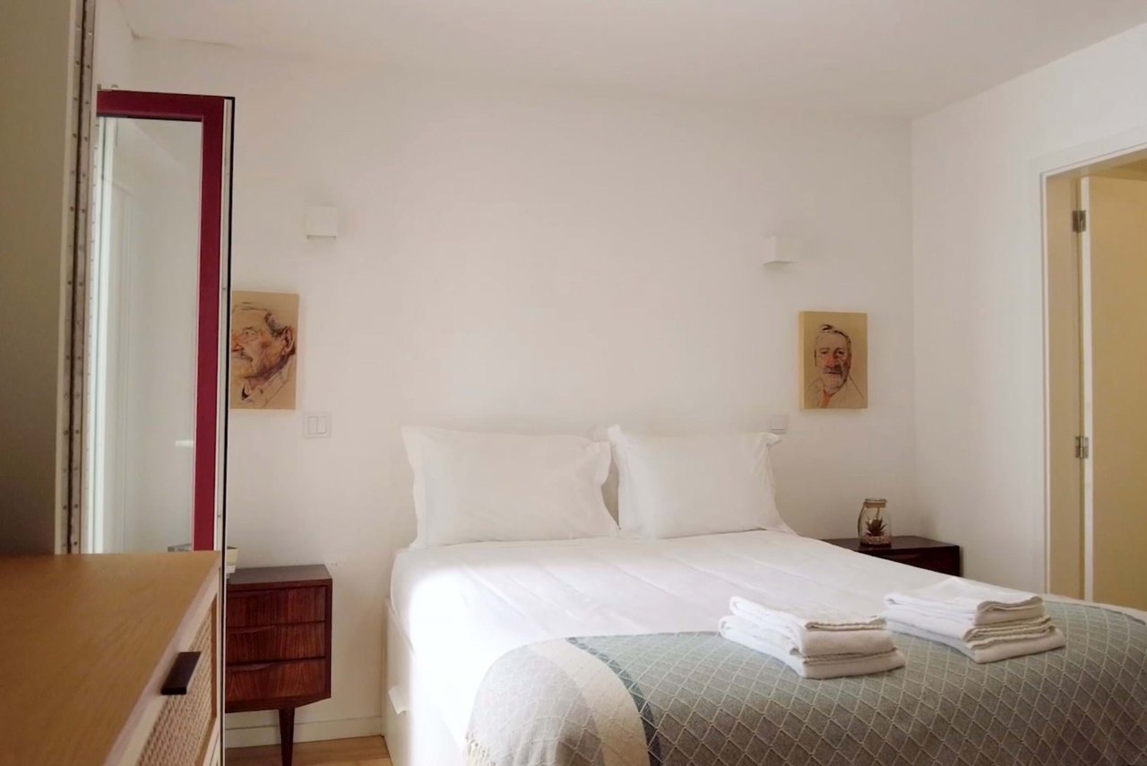 Prime Renovated Building in the Heart of Porto with Strong ROI Potential