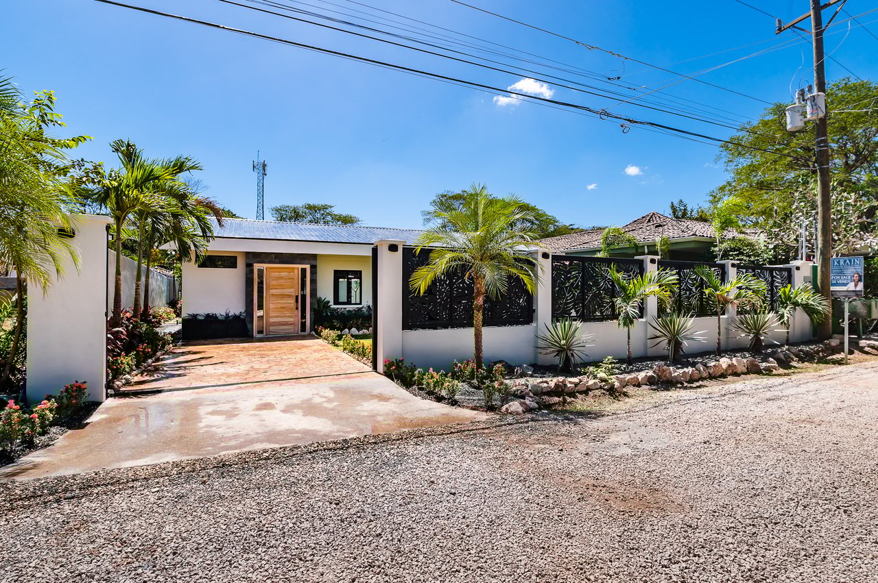 Casa Nueva Vida | Great investment property in Playa Potrero!