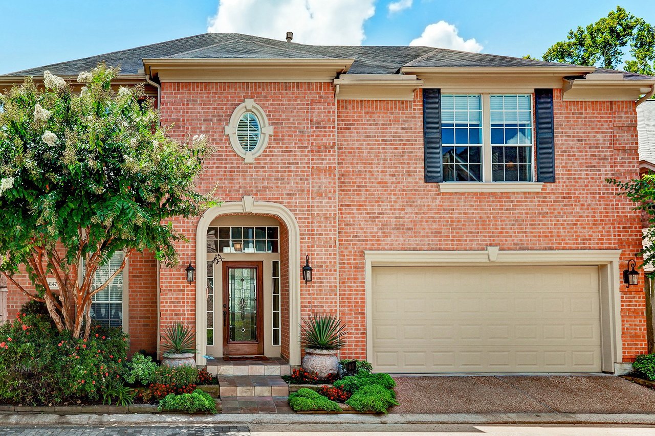 4147 E Northampton Pl