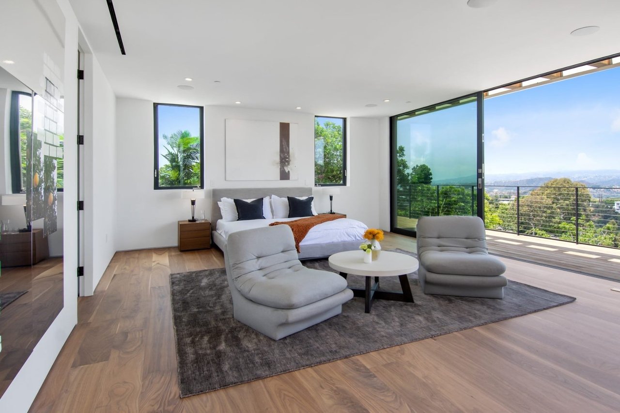 9040 Alto Cedro Drive