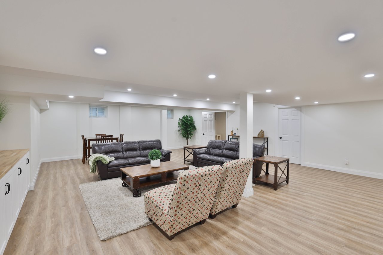 4220 Spruce Avenue, Burlington