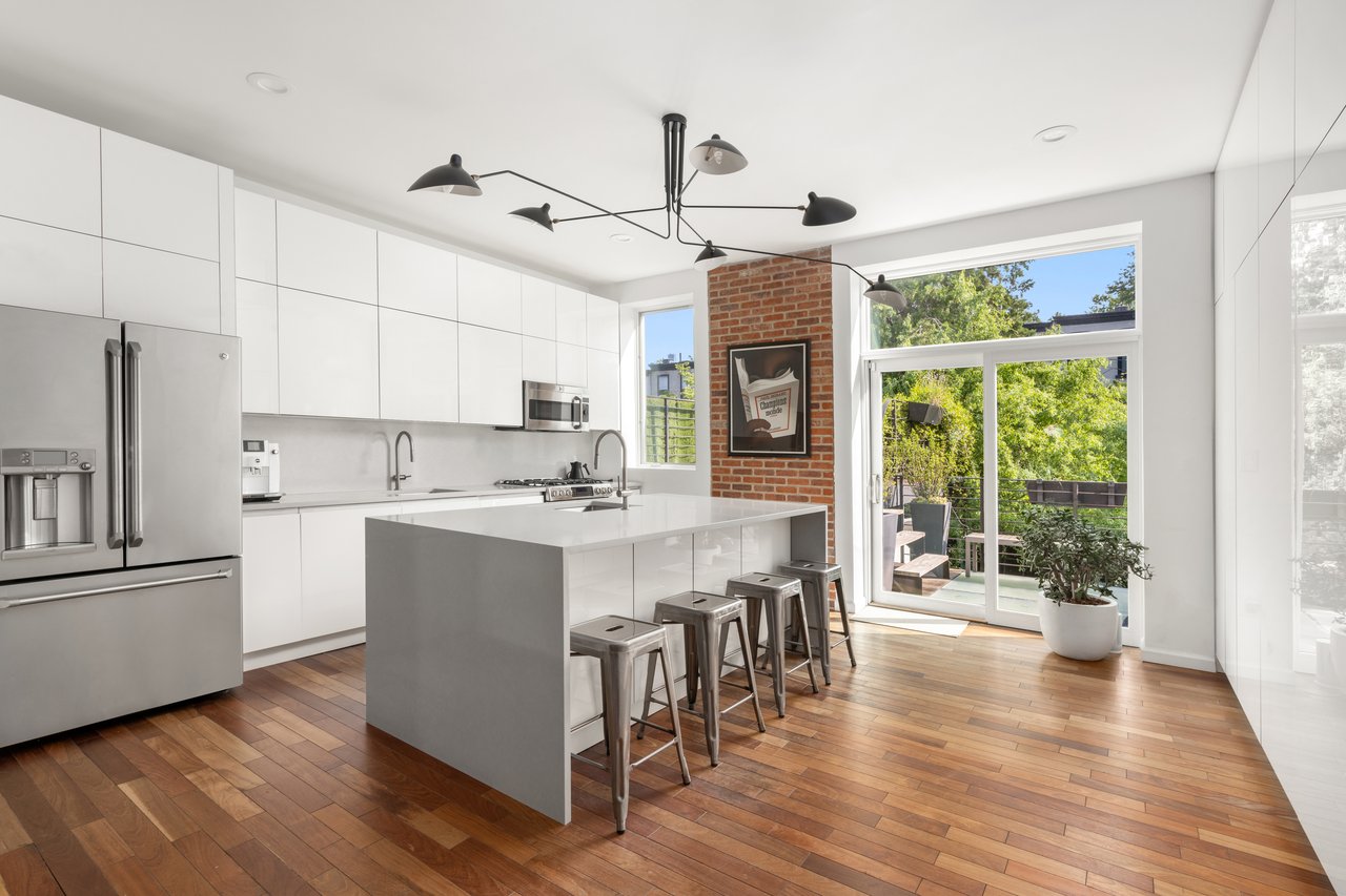 407 2ND Street