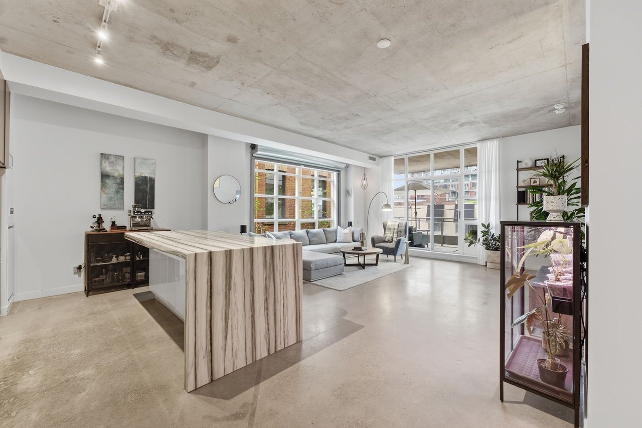19 Brant St 204