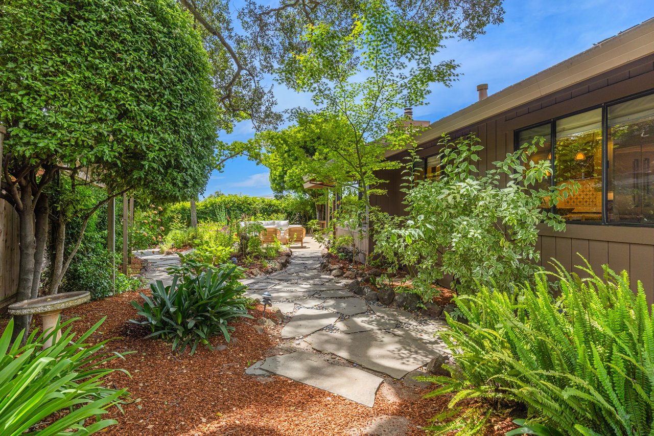 Inviting and Updated - Picturesque Grounds