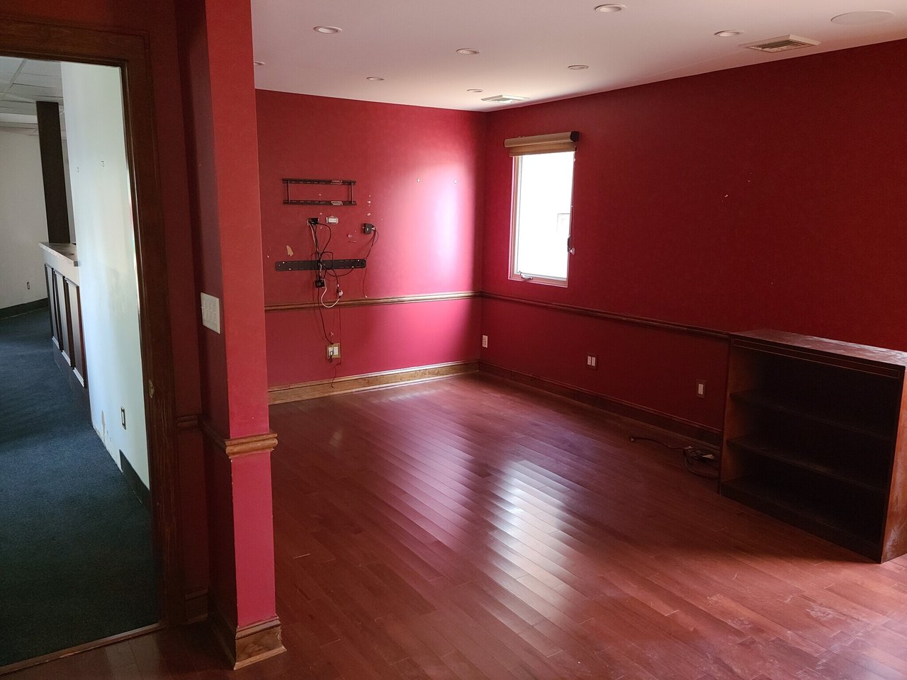 221 Mineola Blvd