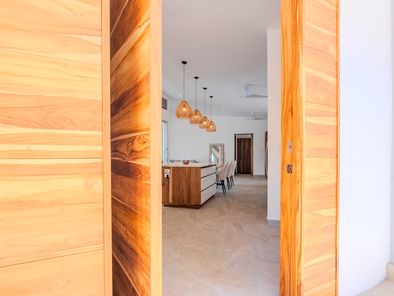 An Exclusive, Sunny Ridge-Top 4-Bed Designer House With Unforgettable Mountain & Jungle Views