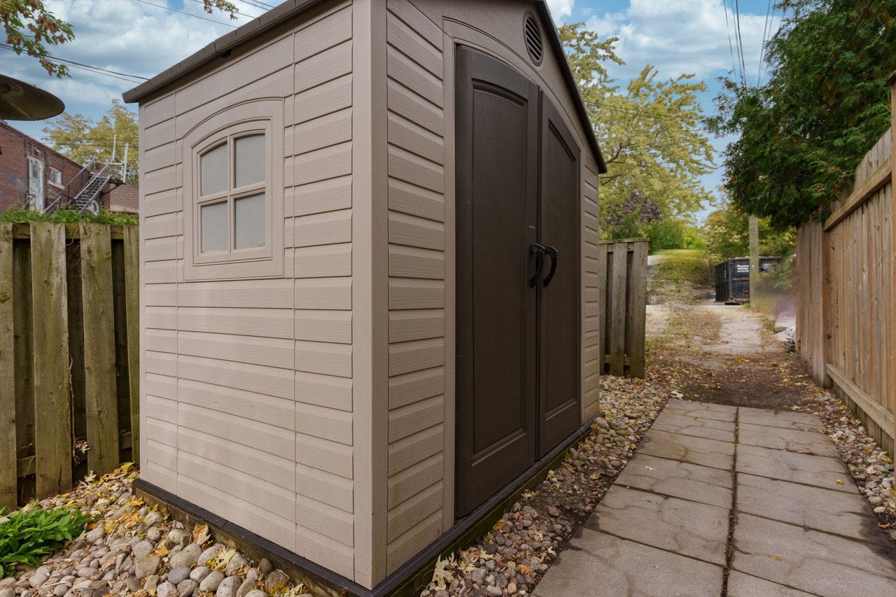 15 Indian Rd Cres #Upper