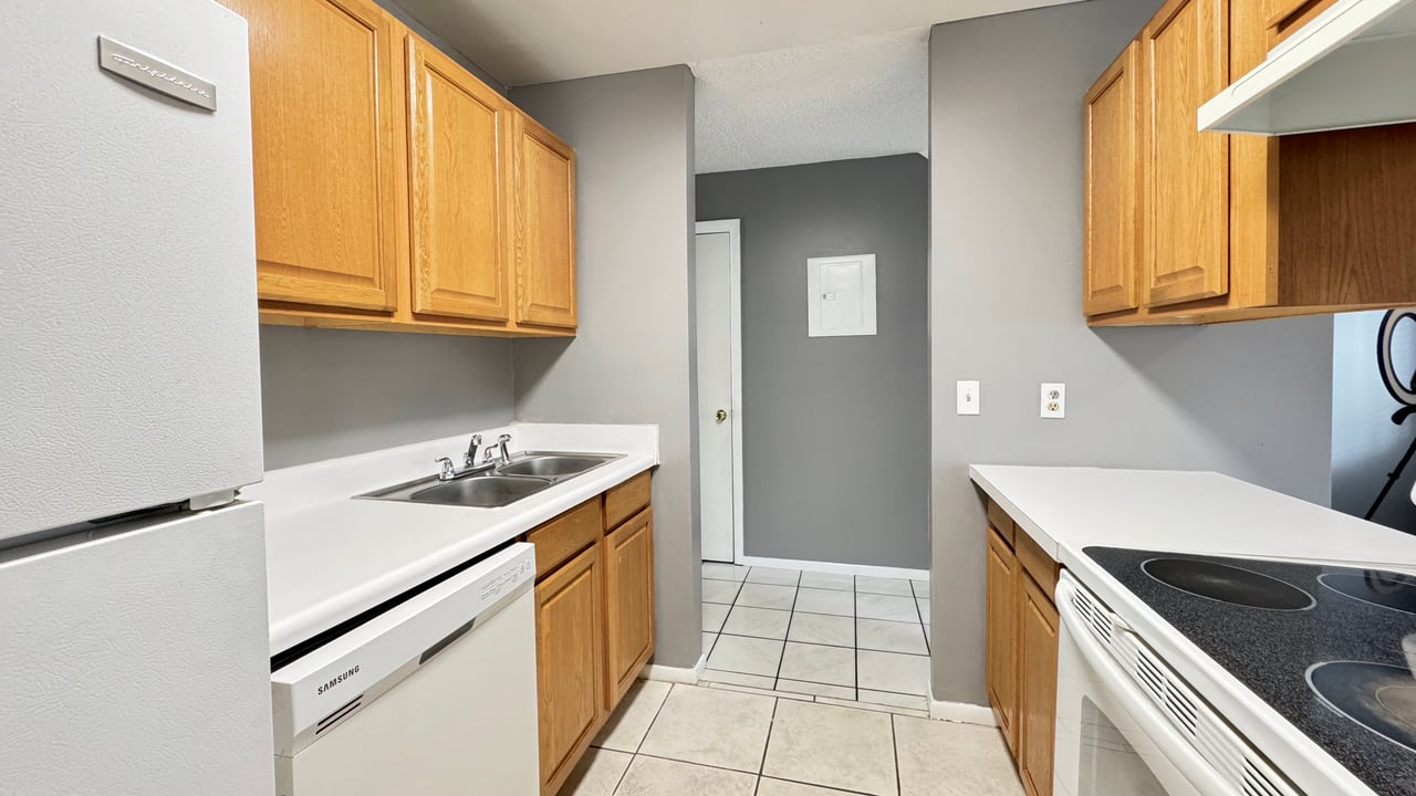 Lake Baldwin Area Townhouse with Private Garden Patio