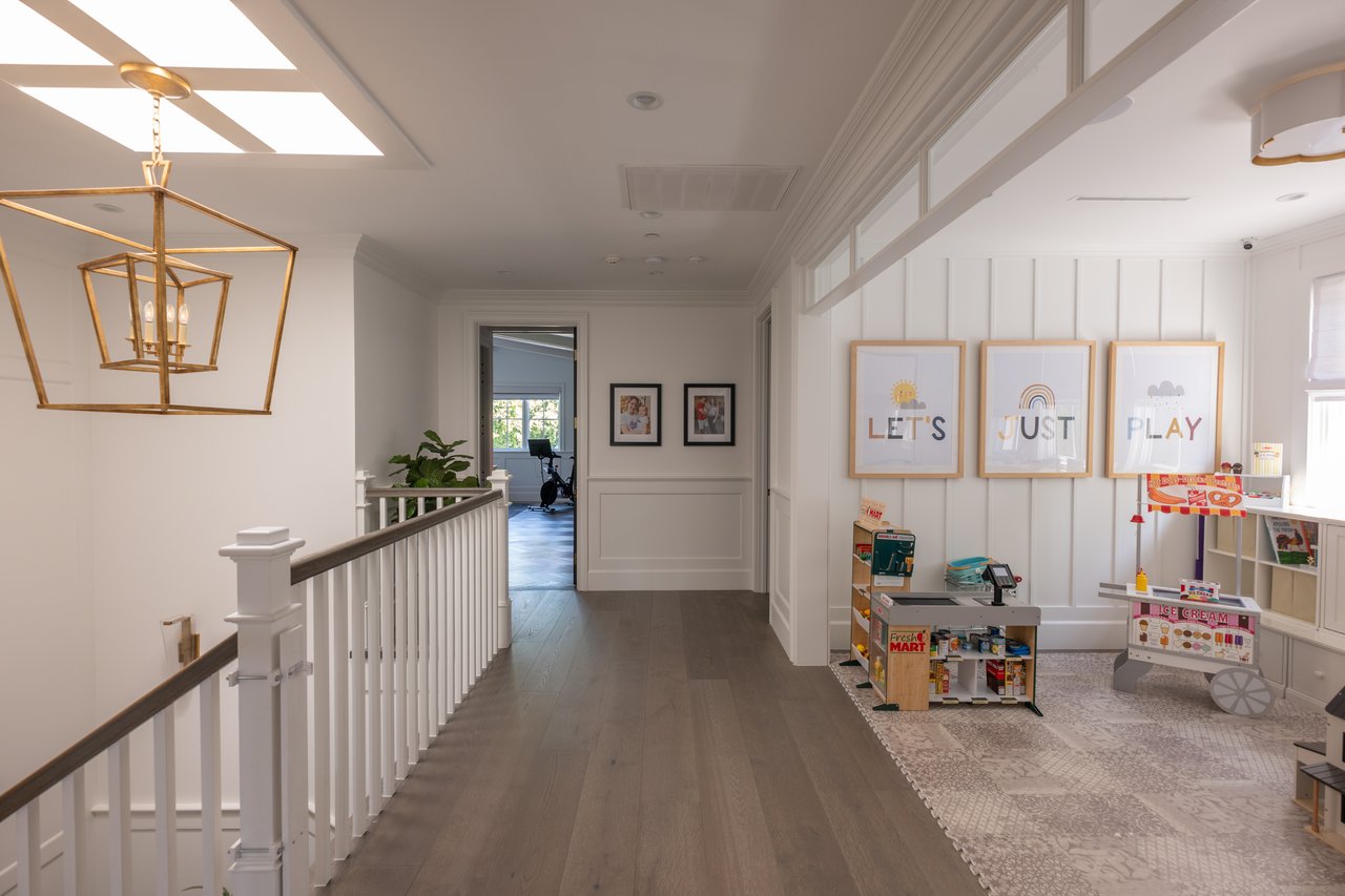 10439 Valley Spring Ln, Toluca Lake