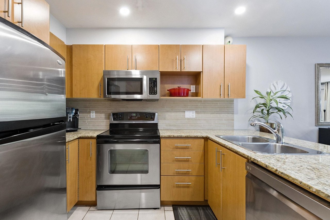 227-1633 Mackay Ave