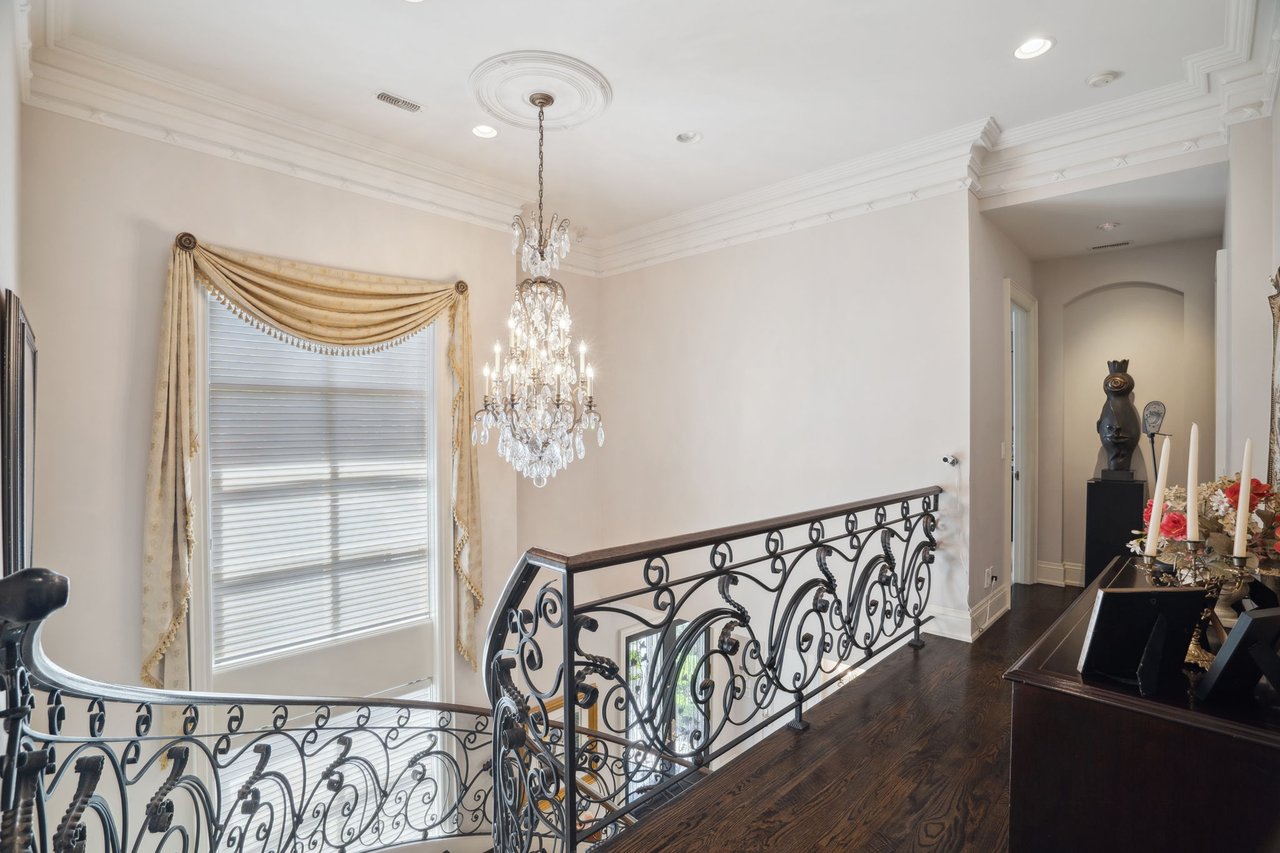 Prestigious Riverview Drive