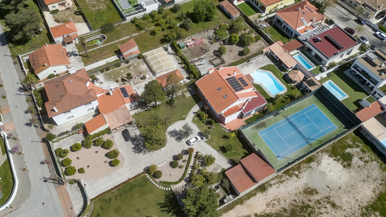 Exclusive 4,000 m² Estate in Azeitão with Tennis Court, Spa & Approved Development Project