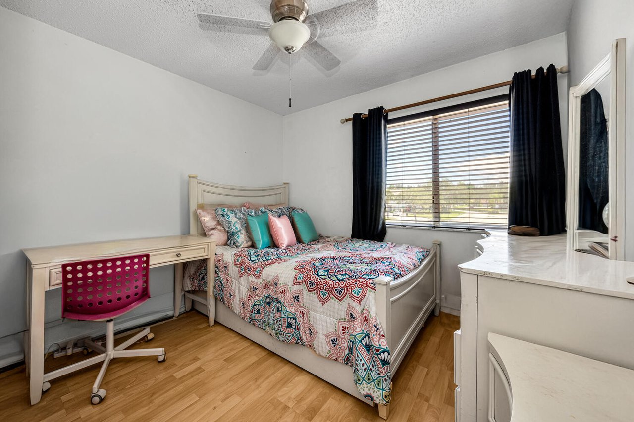 Lakefront Townhouse in Pembroke Pines