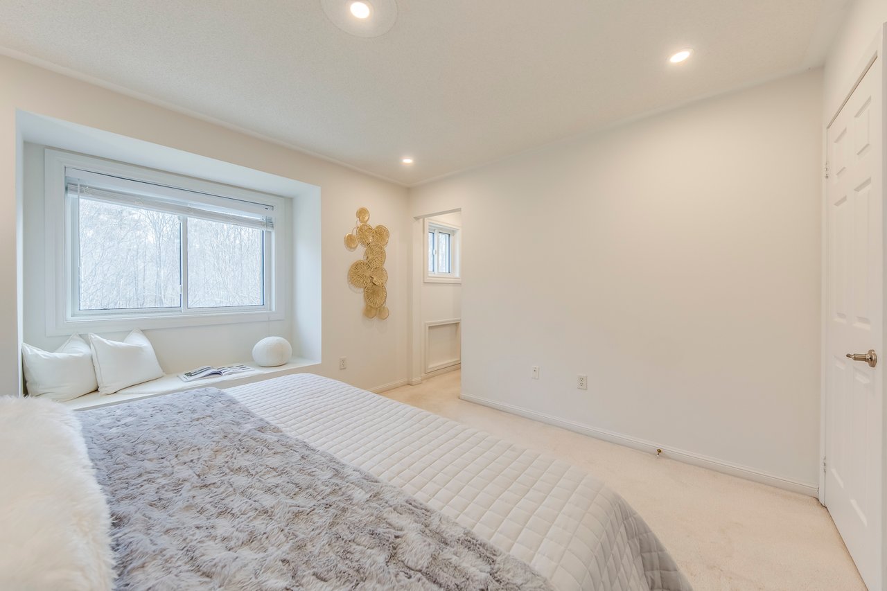 2066 Broadleaf Crescent