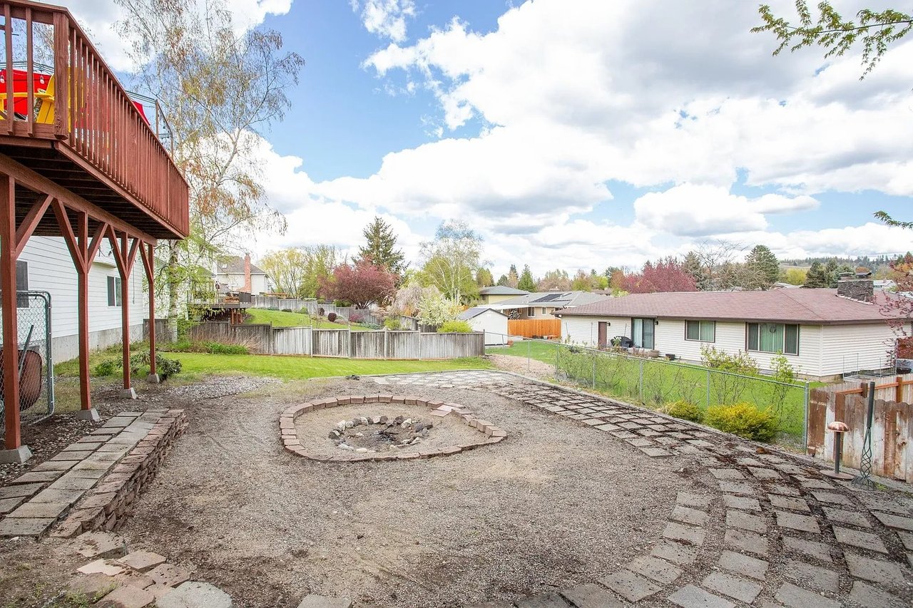 9706 N Ridgecrest Dr