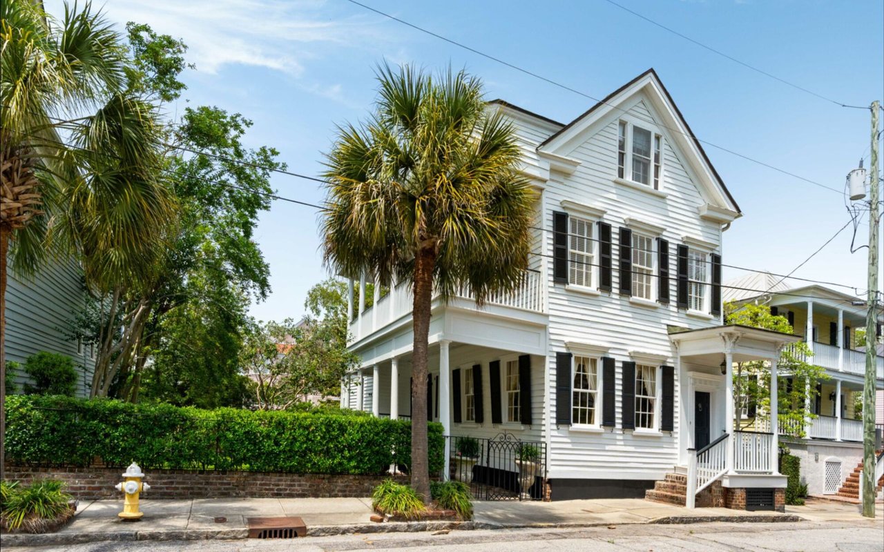 Reimagined Charleston Single House – 16 Trumbo Street