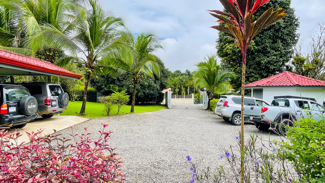 Versatile Multi-Unit Property with Income and Expansion Potential