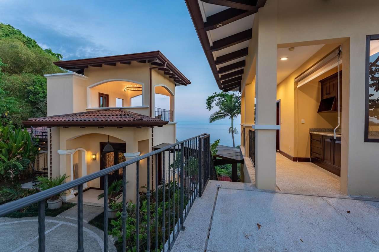 Private Ocean View Estate, Dominical, Puntarenas