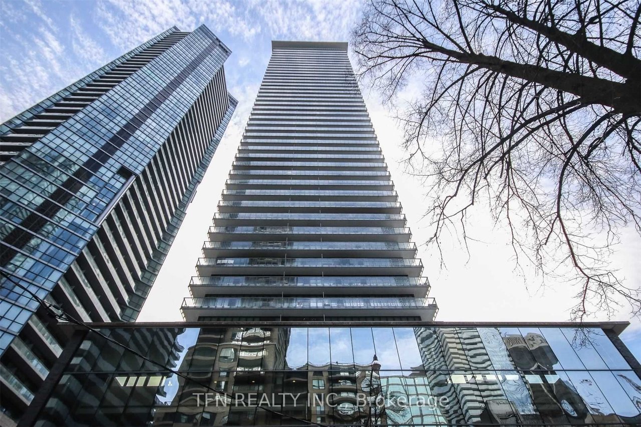 33 Charles St E Unit: 3805