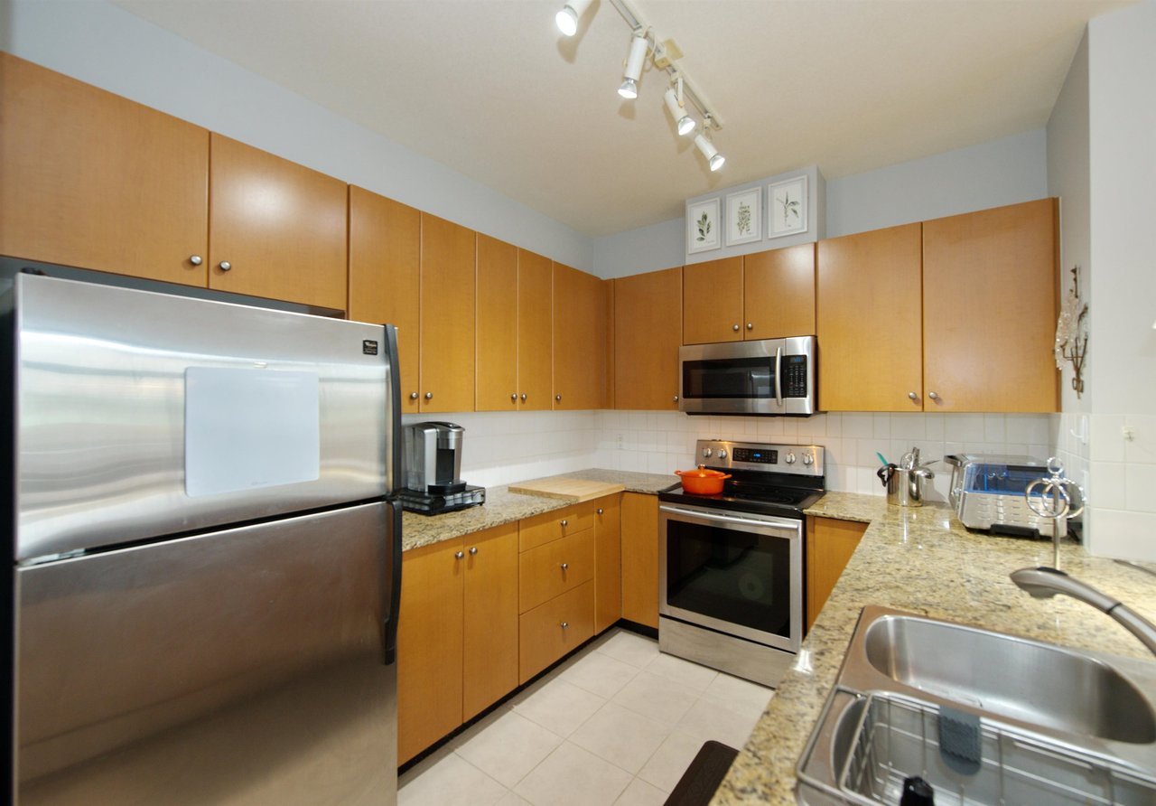 206-15385 101a Avenue, Surrey