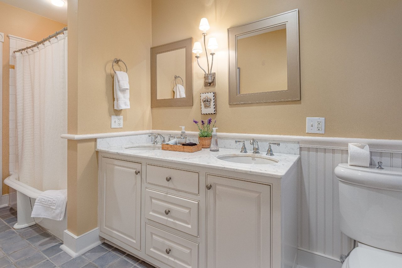 24 Cannonbury Ln