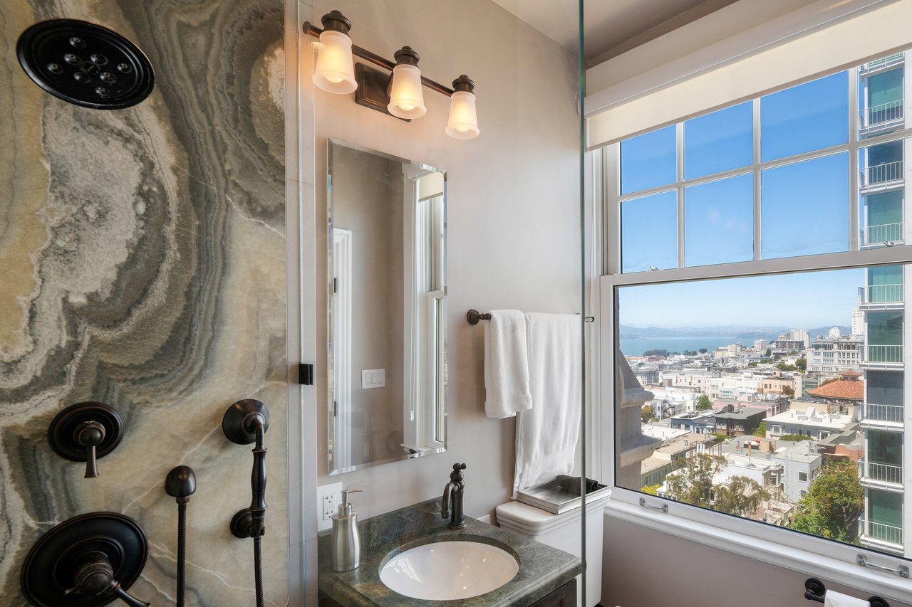 High-Floor Terrace Views Atop Nob Hill