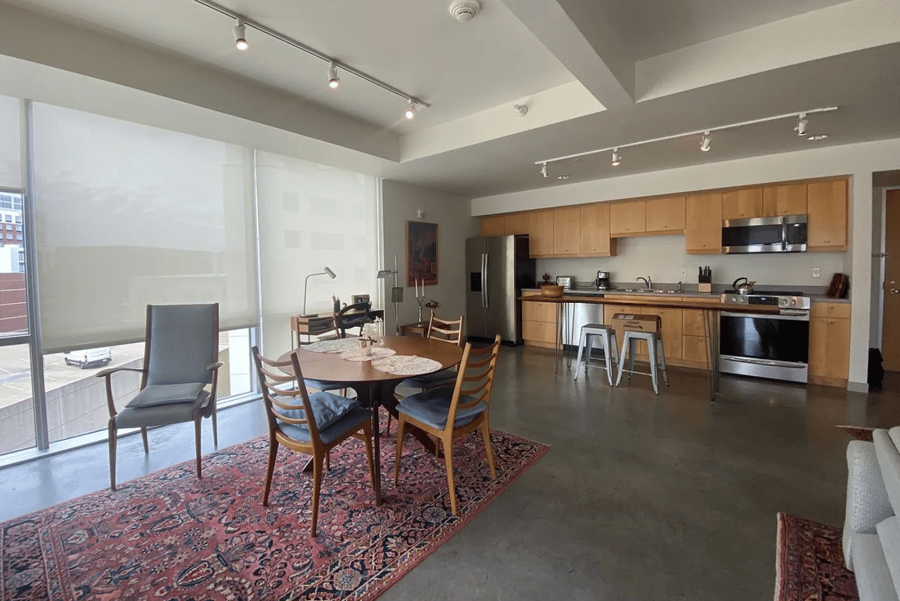 221 E College St Apt 709